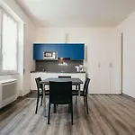 Al 13 - Lakeside Leisure & Business Apartamento *