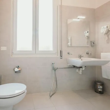 Al 13 - Lakeside Leisure & Business Apartment