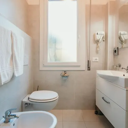 Al 13 - Lakeside Leisure & Business Стреза