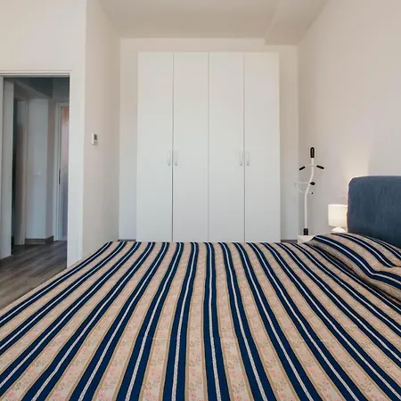 Al 13 - Lakeside Leisure & Business Апартаменты