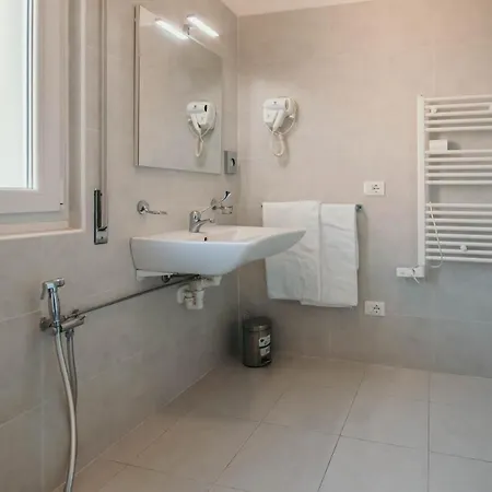 Al 13 - Lakeside Leisure & Business Apartment