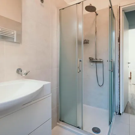 Al 13 - Lakeside Leisure & Business Apartment *