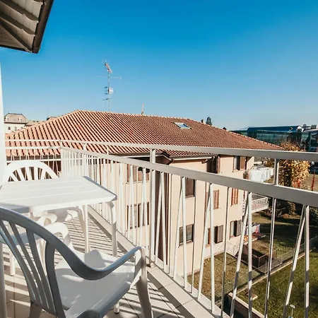 Al 13 - Lakeside Leisure & Business Apartment *