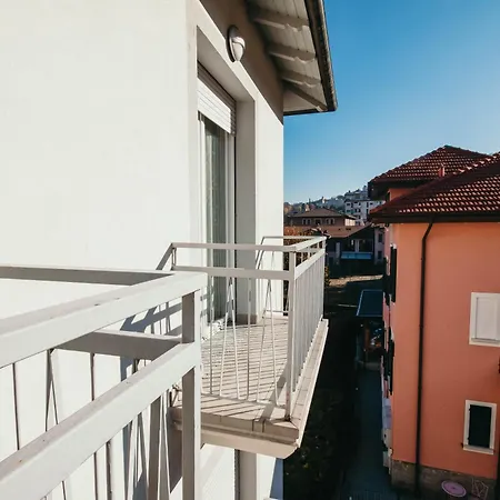 Al 13 - Lakeside Leisure & Business Apartment