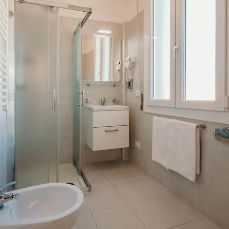 Al 13 - Lakeside Leisure & Business Apartment