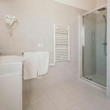 Apartment Al 13 - Lakeside Leisure & Business
