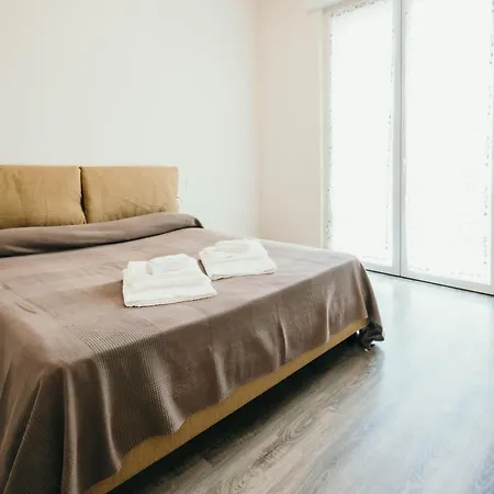 Al 13 - Lakeside Leisure & Business Apartment *