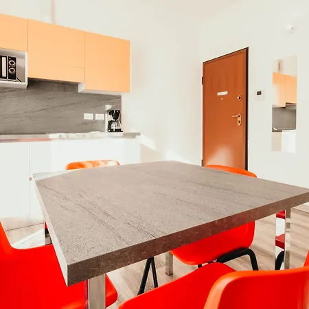Apartment Al 13 - Lakeside Leisure & Business *