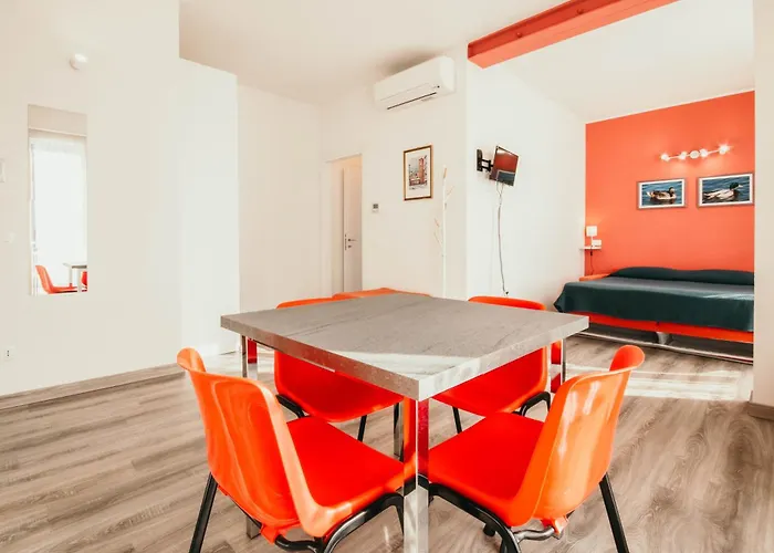 Al 13 - Lakeside Leisure & Business Stresa