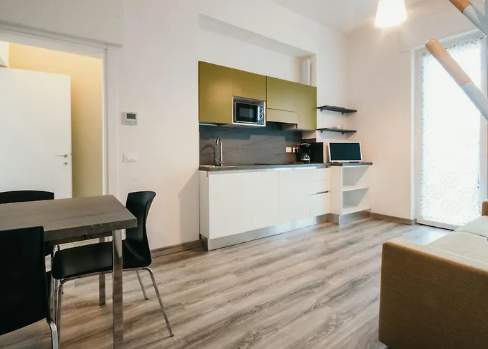 Al 13 - Lakeside Leisure & Business Stresa