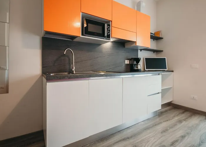 Al 13 - Lakeside Leisure & Business * Stresa