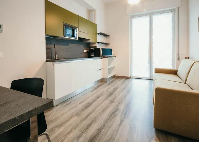 Al 13 - Lakeside Leisure & Business