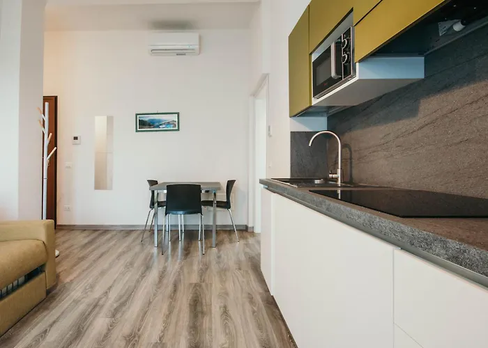 Al 13 - Lakeside Leisure & Business * Stresa