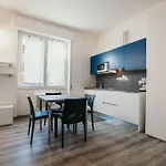 Al 13 - Lakeside Leisure & Business Apartman