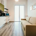 Al 13 - Lakeside Leisure & Business Apartman