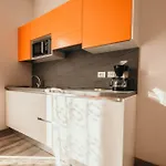 Al 13 - Lakeside Leisure & Business Apartman Stresa